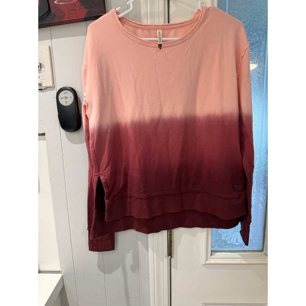 Legendary Whitetails Pink Burgundy Ombre Dip Dye Long Sleeve Top XS Side Slits